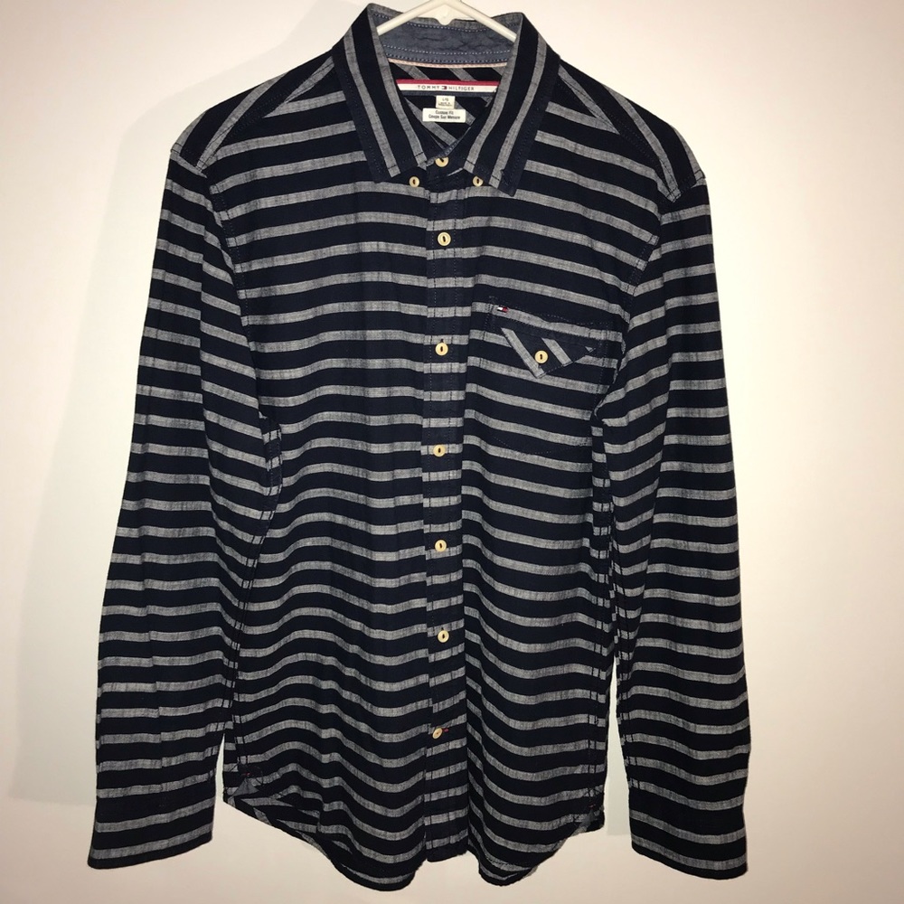 TOMMY HILFIGER  long sleeve button size L